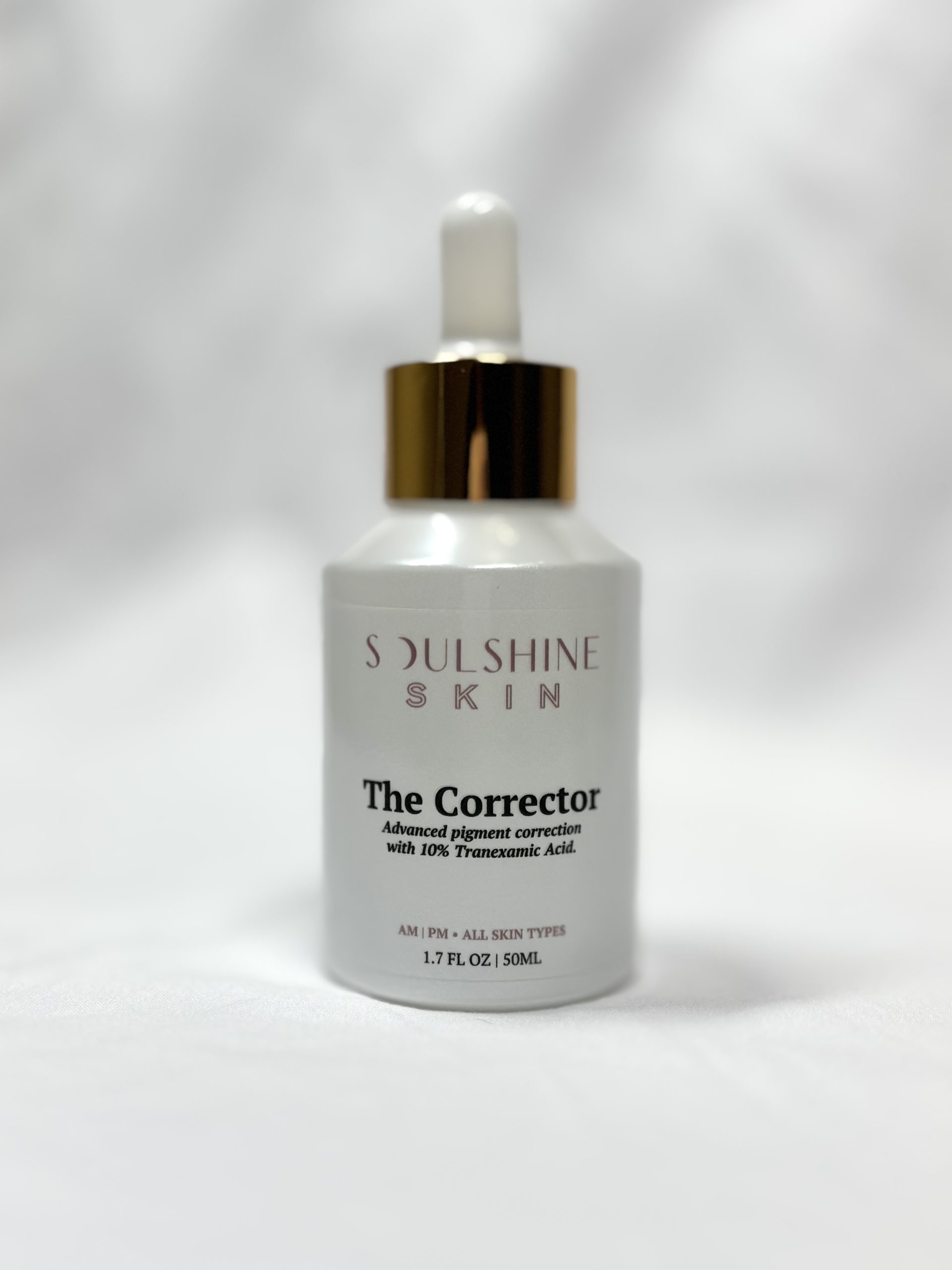 A targeted pigment-correcting serum that improves uneven tone, post-acne marks, and discoloration while supporting a healthy skin barrier.